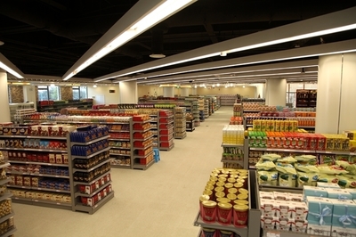 上海外高橋進口商品直銷中心安亭店24日試營業，日用百貨成亮點